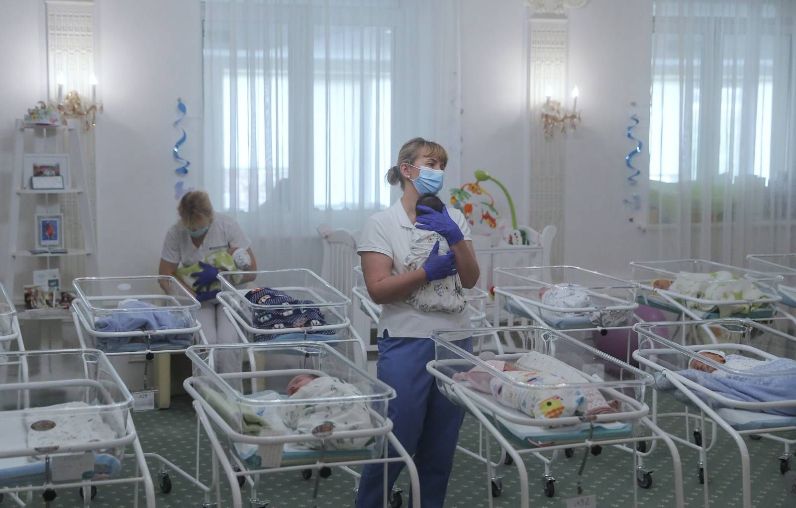 Je Baby Achter Slot En Grens