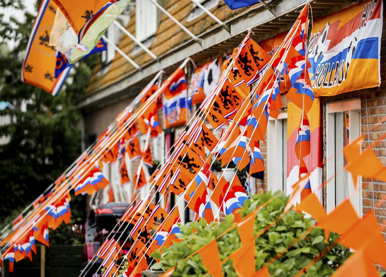 Oranje straat tijdens EK? Sla mijn huis maar over!