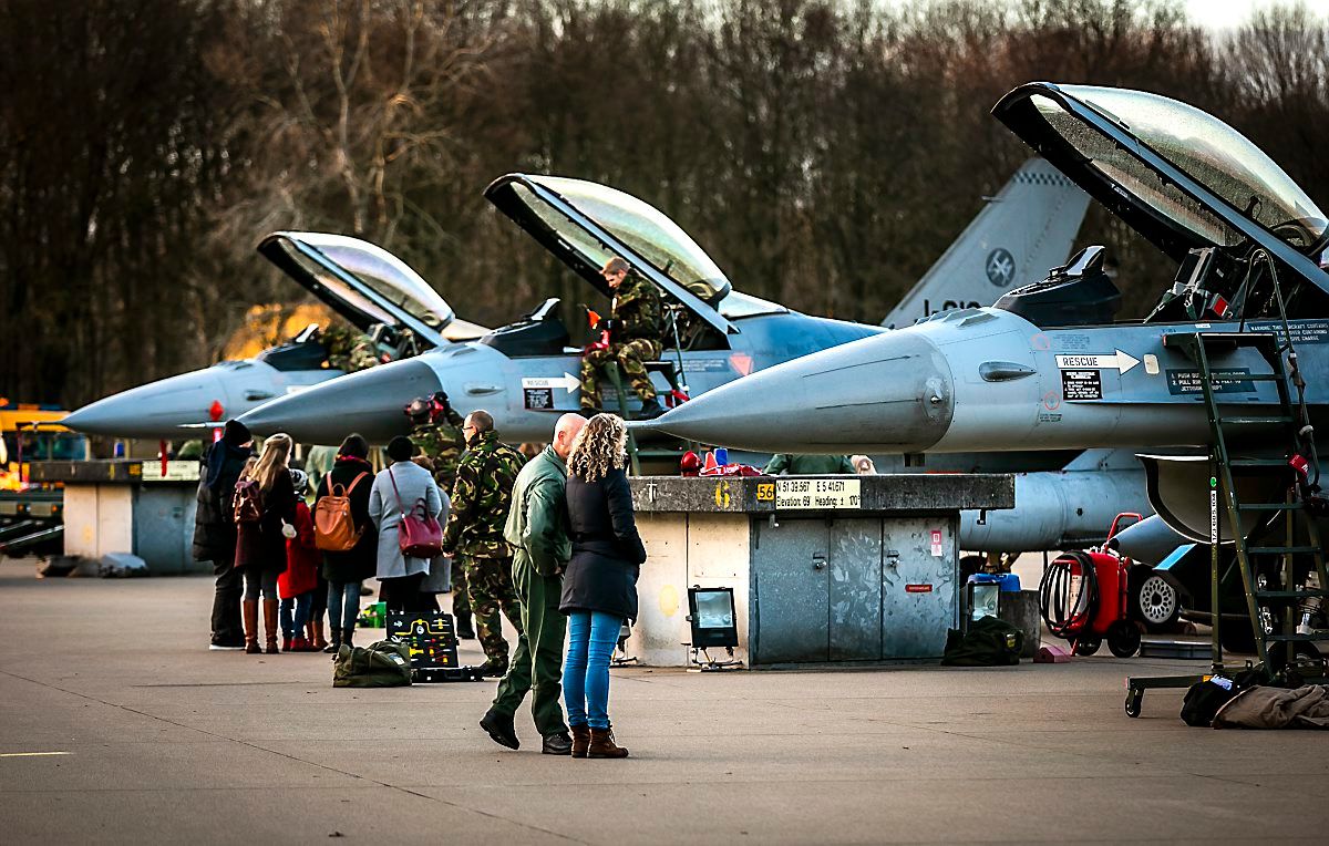 Luchtmachtdagen van start op vliegbasis Volkel Luchtmachtdagen van start op vliegbasis Volkel