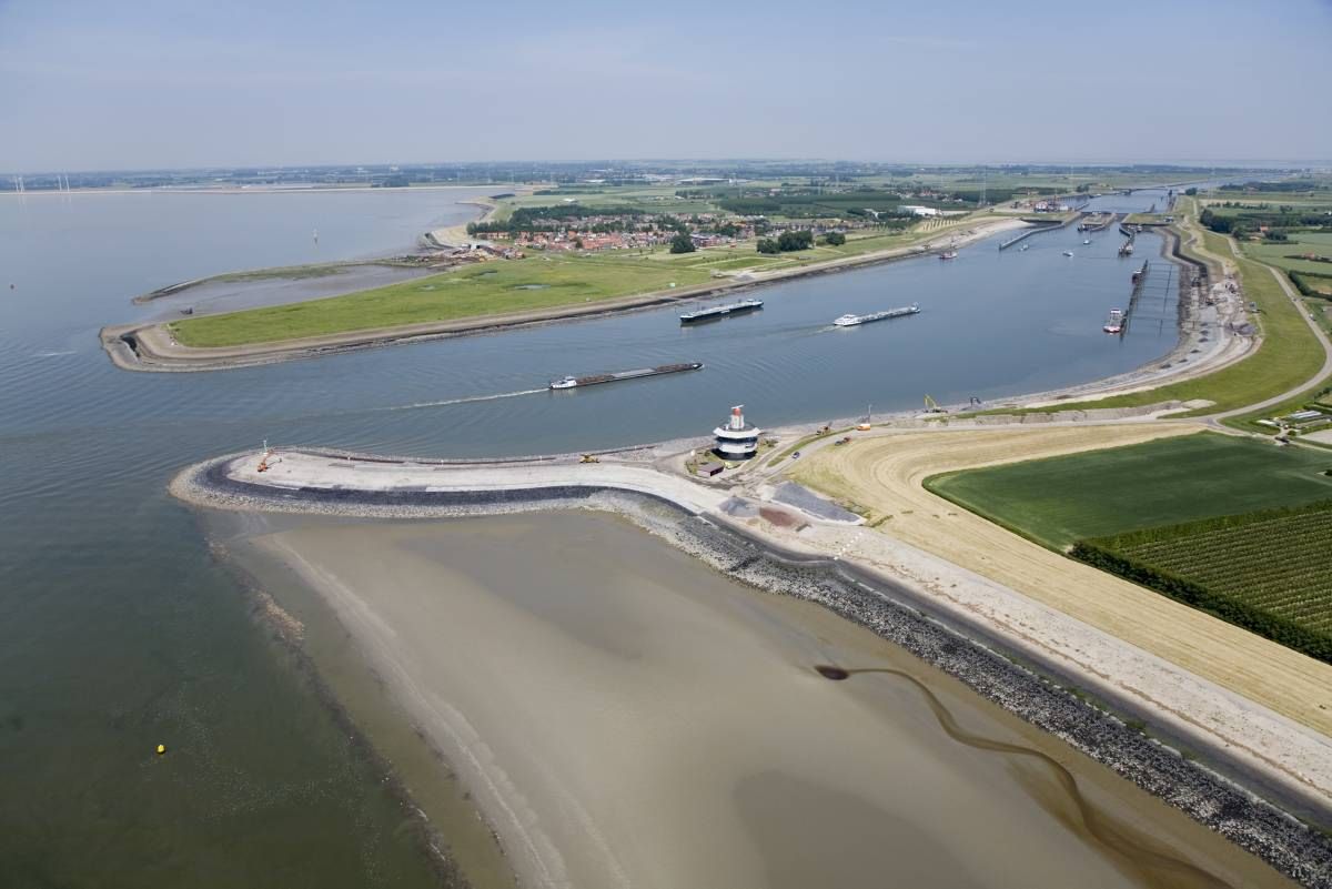 Jubilerend kanaal ZuidBeveland in de zomer „heksenketel” Jubilerend kanaal ZuidBeveland in de zomer „heksenketel”