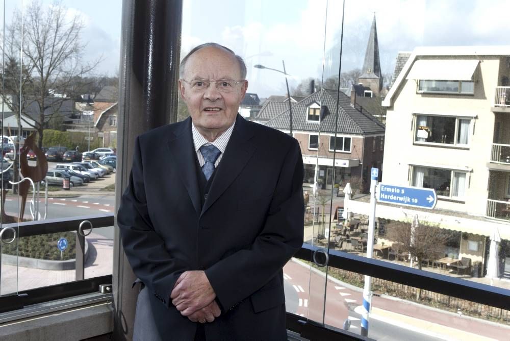 Ds. T. van den Brink staan op de schouders van anderen