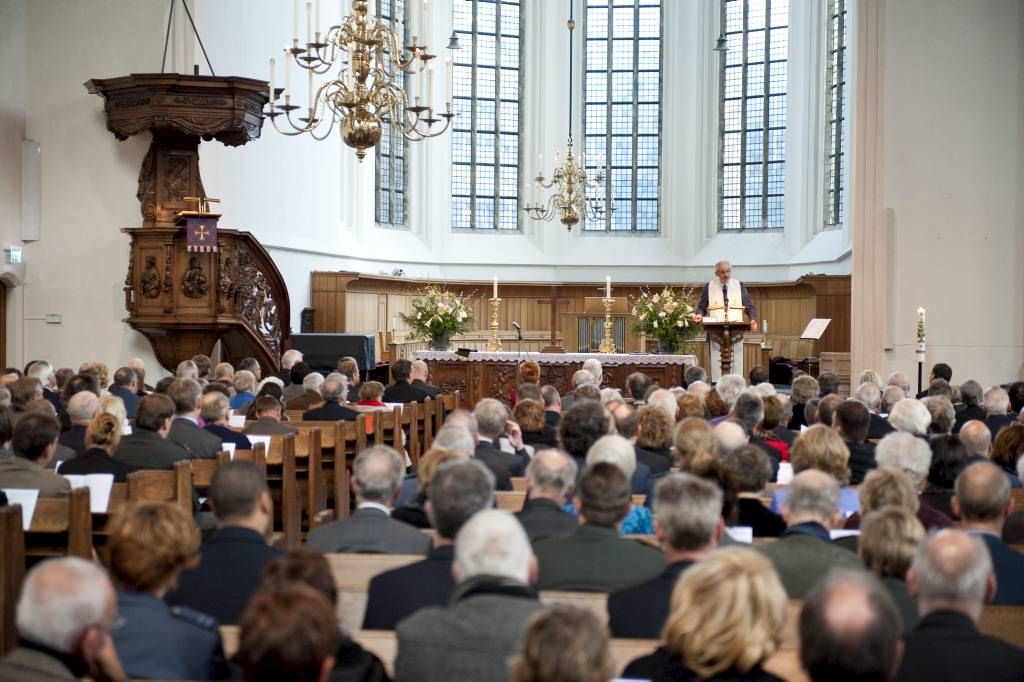 Ds. Van der Meulen draagt functie hoofd krijgsmachtpredikant over aan ds. Ubels Ds. Van der Meulen draagt functie hoofd krijgsmachtpredikant over aan ds. Ubels