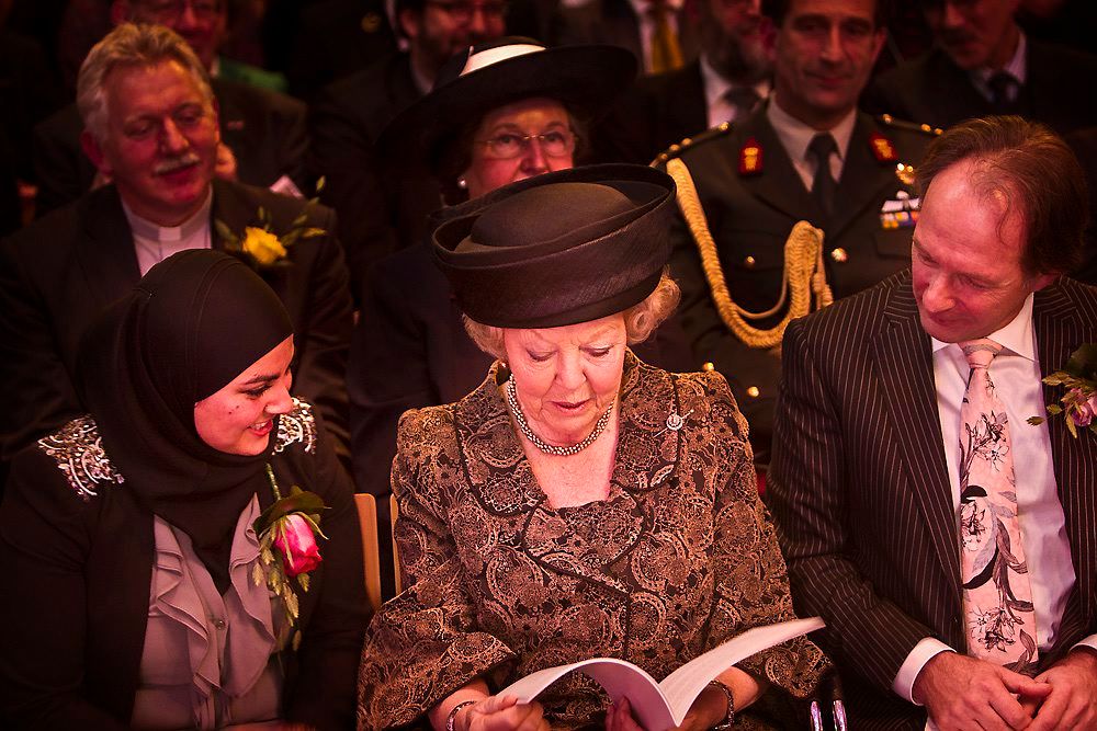 Prinses Beatrix Ontvangt Religieuze Dromen Voor Koning Met Fotoserie